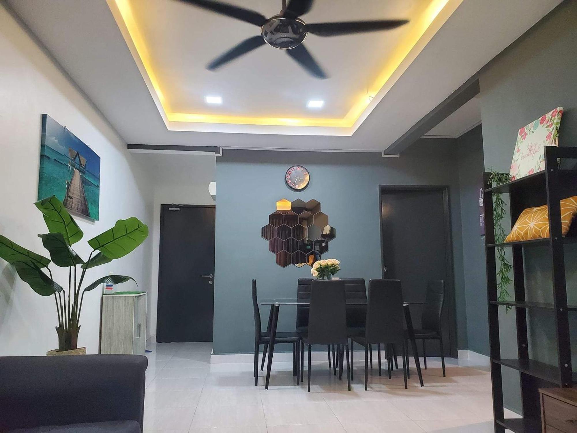 Apartamento Casa Inderaloka Pantai Batu Buruk Kuala Terengganu Exterior foto