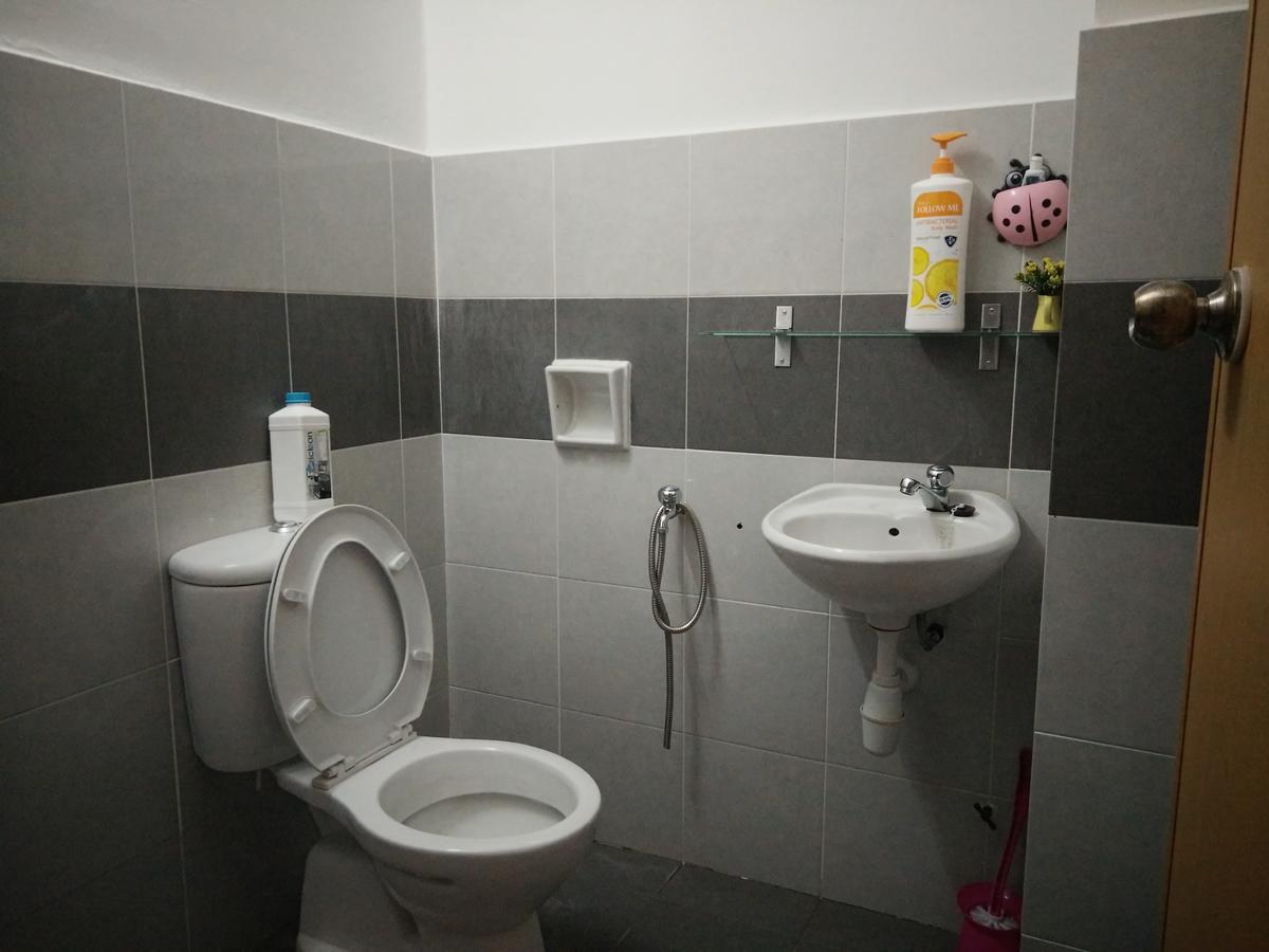 Apartamento Casa Inderaloka Pantai Batu Buruk Kuala Terengganu Exterior foto