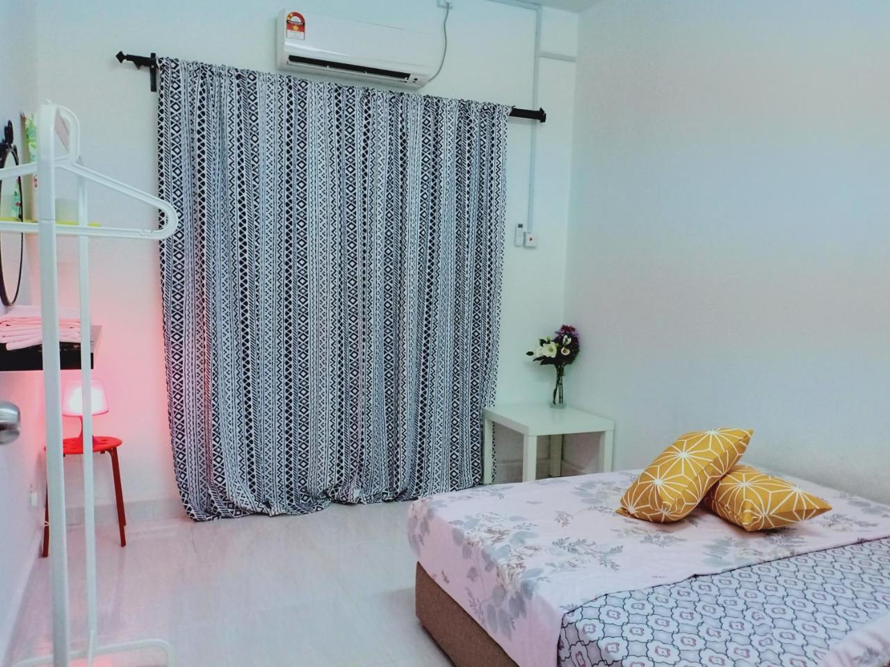 Apartamento Casa Inderaloka Pantai Batu Buruk Kuala Terengganu Exterior foto