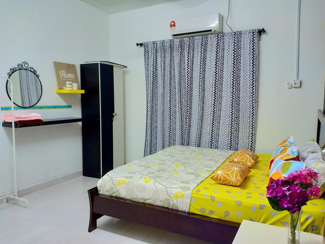 Apartamento Casa Inderaloka Pantai Batu Buruk Kuala Terengganu Exterior foto