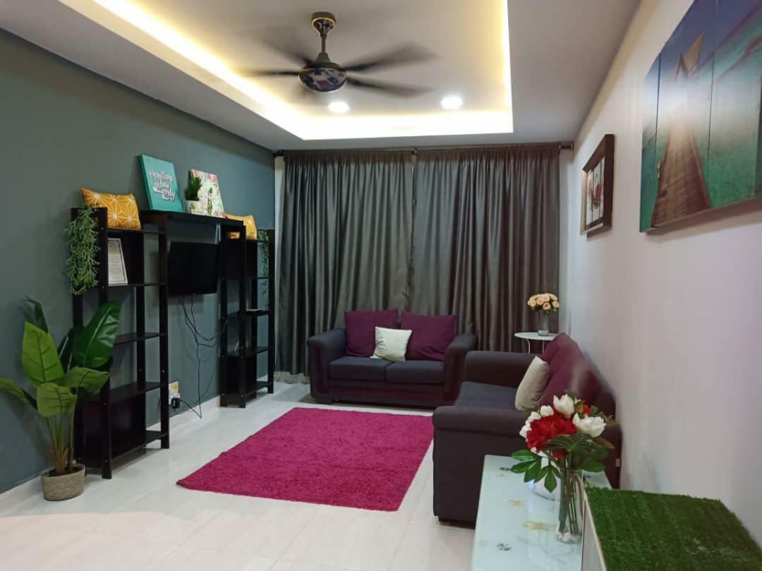 Apartamento Casa Inderaloka Pantai Batu Buruk Kuala Terengganu Exterior foto